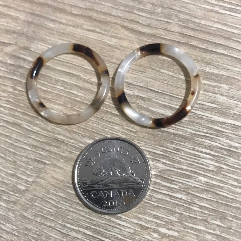 Brown and Cream Resin Rings - Picture 3 of 3